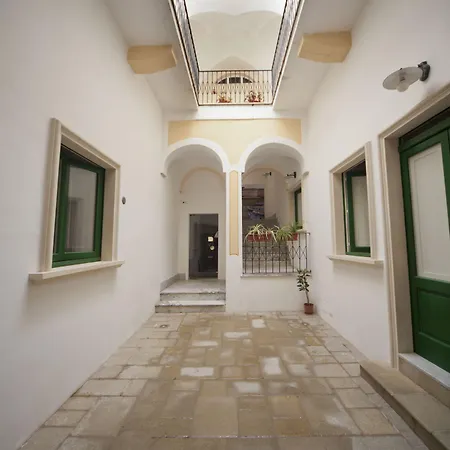 Dimora San Vincenzo Bed & Breakfast 3*